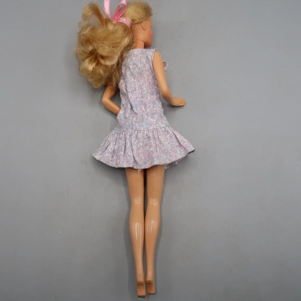 Vintage 90s Mattel Barbie Doll in Dress Blue Eyes Blonde Hair‎